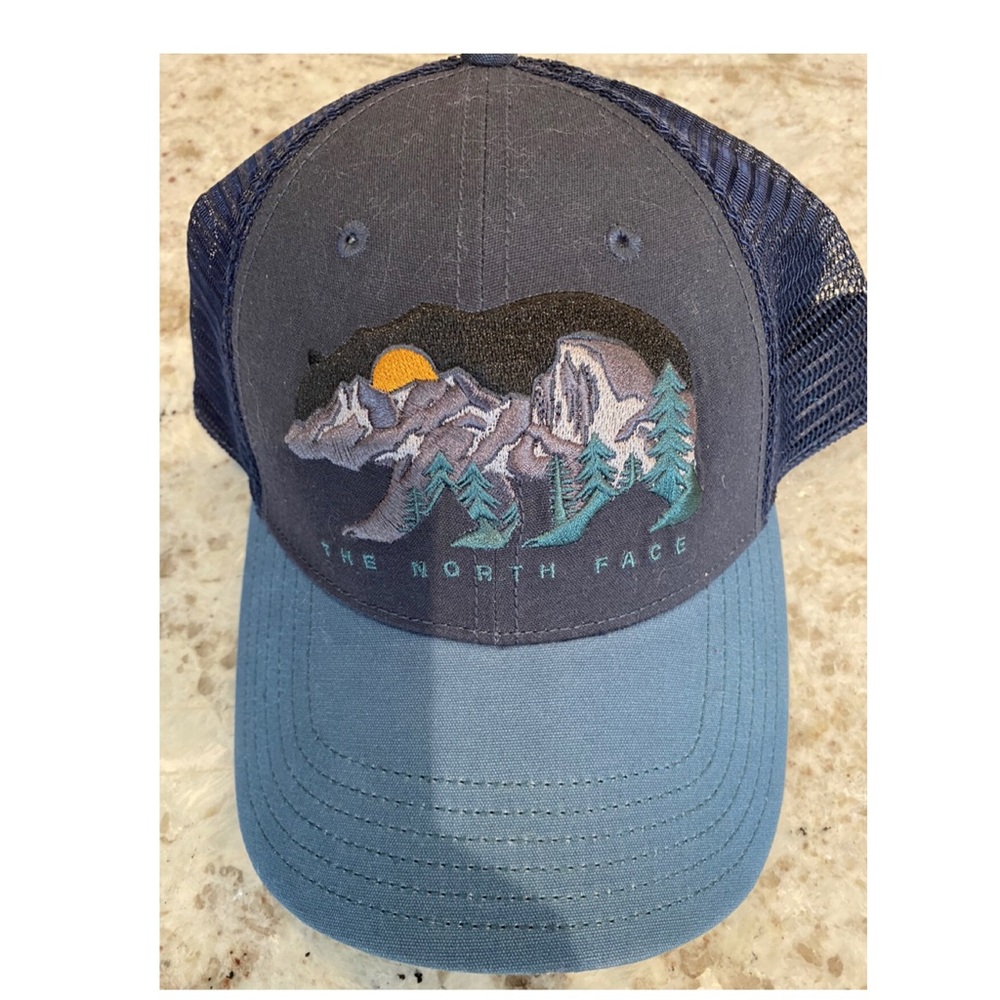 NWT The North Face trucker cap